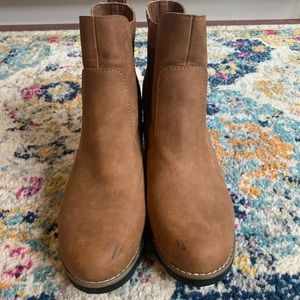 Brown Universal thread boots